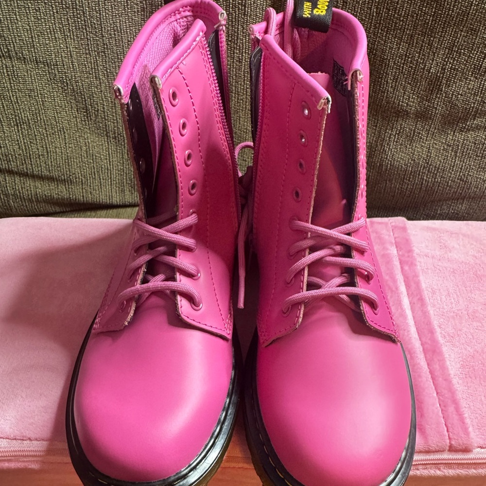Beautiful pink dr.martens size 4 us. Brand new without box